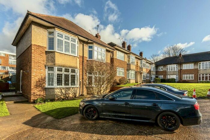 2 Bedroom Flat To Rent In Surbiton Hill Road, Surbiton, KT6