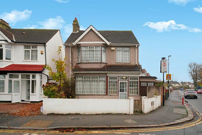 3 Bedroom Detached House For Sale In Cameron Road, Croydon, CR0