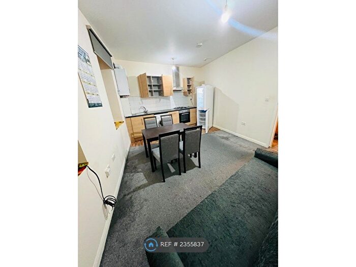 3 Bedroom Flat To Rent In The Green, Southall, UB2