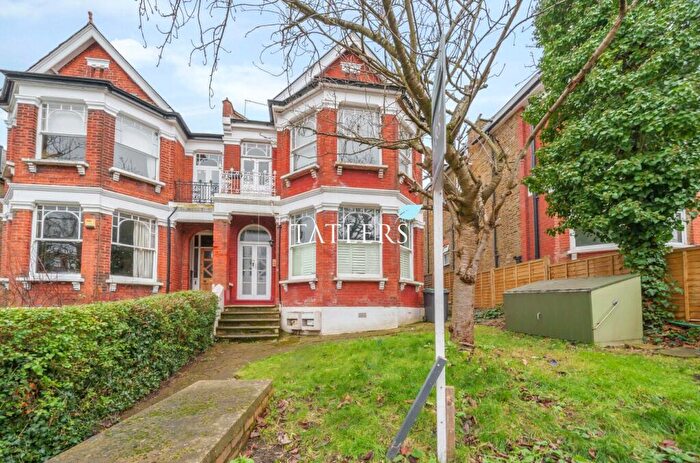 3 Bedroom Apartment To Rent In Colney Hatch Lane, Muswell Hill, London, N10
