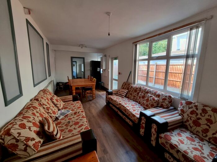 8 Bedroom Semi-Detached House To Rent In Oak Tree Lane, Birmingham, B29