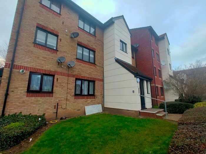 1 Bedroom Flat To Rent In Magpie Close, Enfield EN1