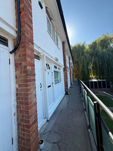 2 Bedroom Flat To Rent In Marsh Road, Pinner, HA5