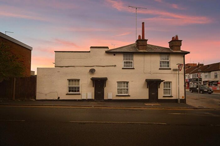 2 Bedroom Apartment For Sale In High Street North, Dunstable, LU6