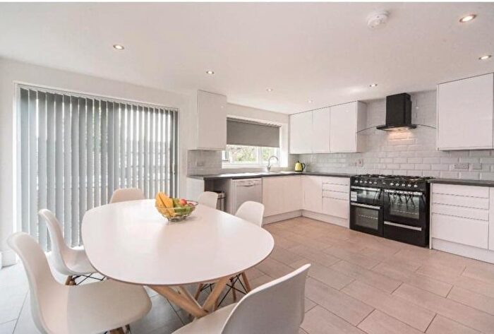 6 Bedroom Property To Rent In Harlaxton Drive, NG7