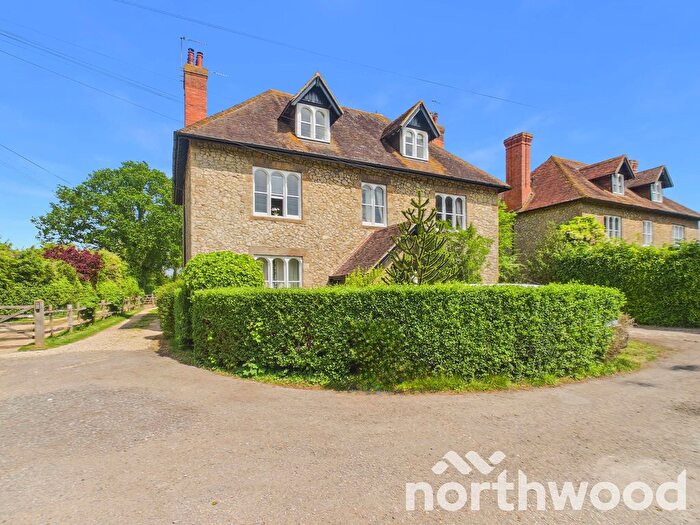 3 Bedroom Flat For Sale In The Grove, Pluckley, TN27