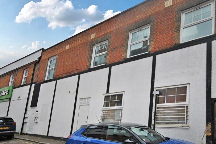 2 Bedroom Flat To Rent In Short Street, Aldershot, GU11