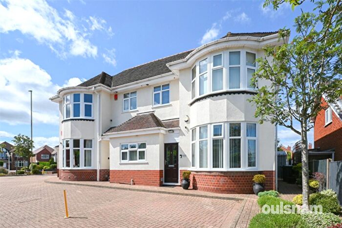 2 Bedroom Apartment For Sale In Halesowen Road, Halesowen, West Midlands, B62