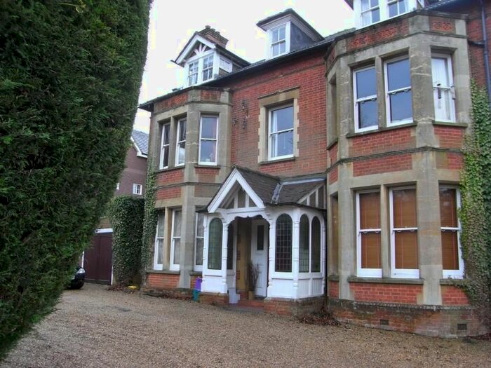 1 Bedroom Flat To Rent In Upper Edgeborough Road, Guildford, GU1