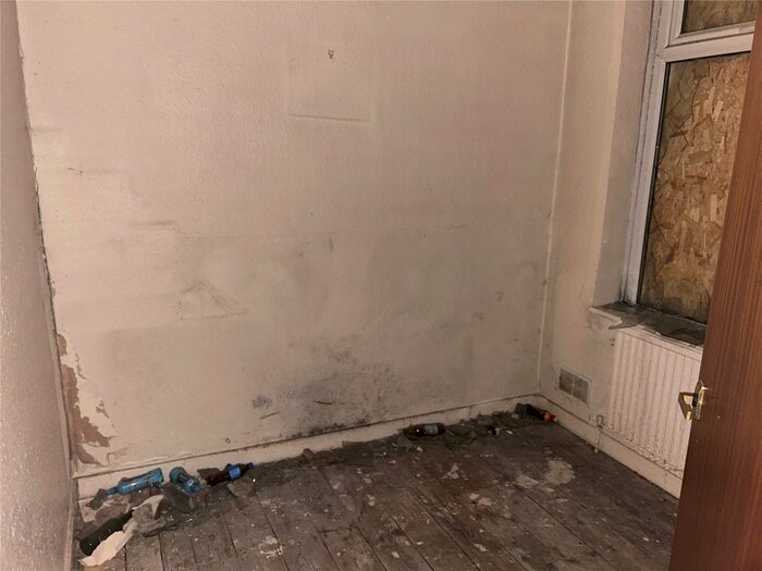 2 Bedroom Terraced House For Sale In Clyde Street, Watersheddings, Oldham, OL1