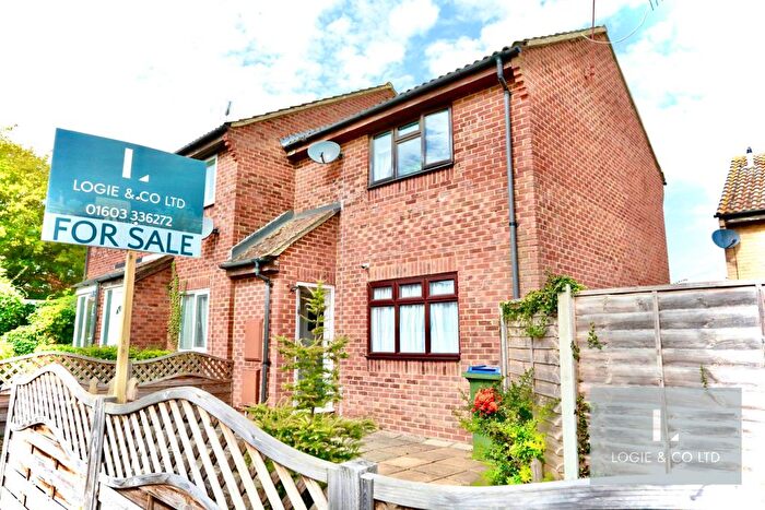2 Bedroom Terraced House For Sale In Wellfield, Hartley, Longfield, DA3