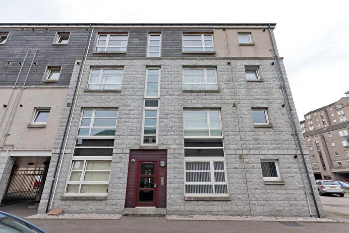 2 Bedroom Flat To Rent In James Street, City Centre, Aberdeen, AB11