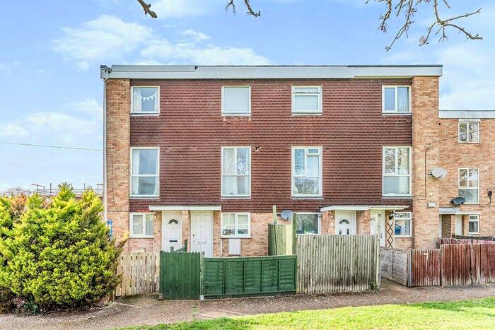 2 Bedroom Flat To Rent In Tickleford Drive, Southampton, SO19