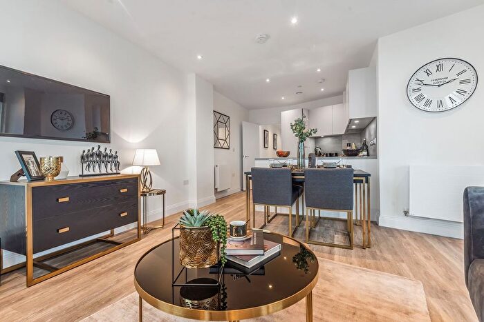 2 Bedroom Flat To Rent In St. Marks Road, Bromley, BR2