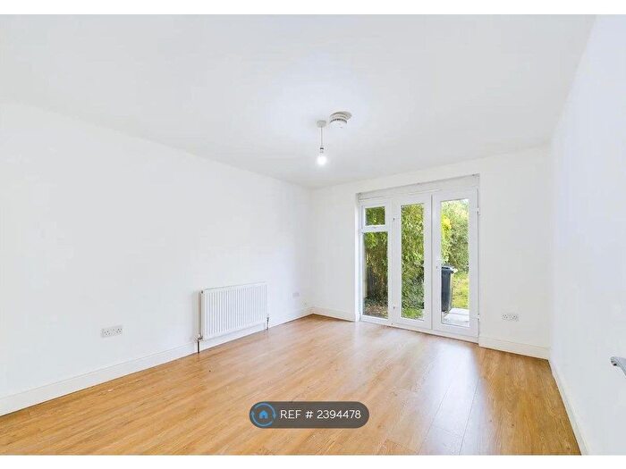 4 Bedroom Terraced House To Rent In Beatrice Close, Pinner, HA5