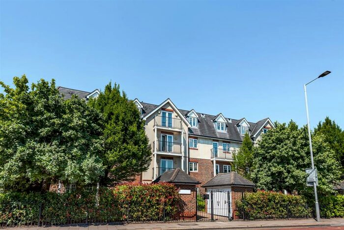 1 Bedroom Flat To Rent In Richmond Road, Kingston Upon Thames, KT2