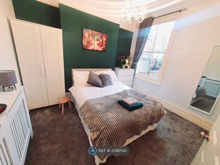 2 Bedroom Flat To Rent In Clapham Junction, London, SW11