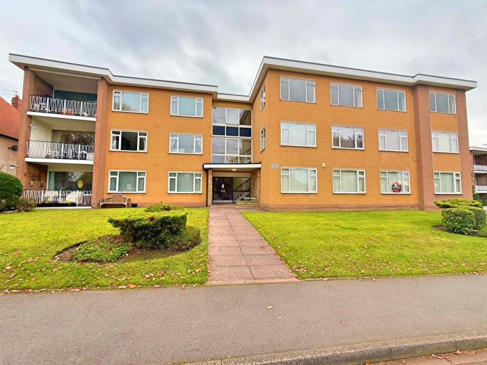 3 Bedroom Flat For Sale In Seymour Gardens, Four Oaks, B74