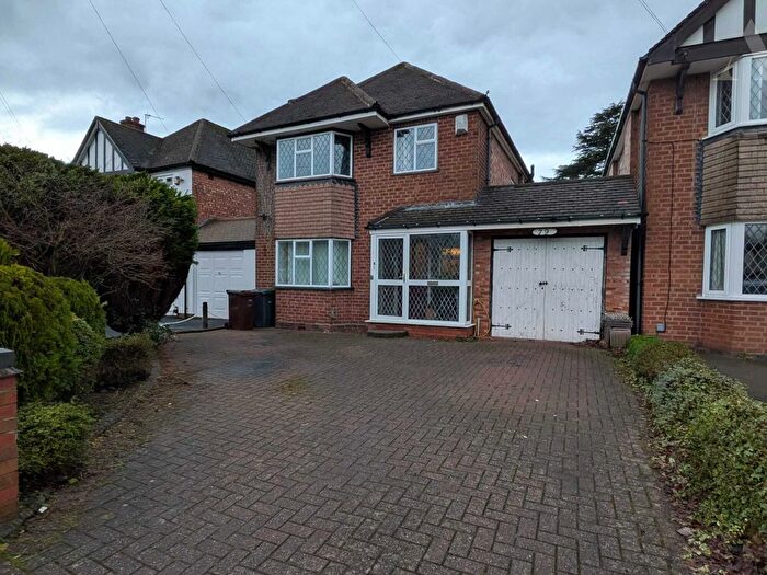 3 Bedroom Link Detached House For Sale In Fabian Crescent, Shirley, Solihull, West Midlands, B90