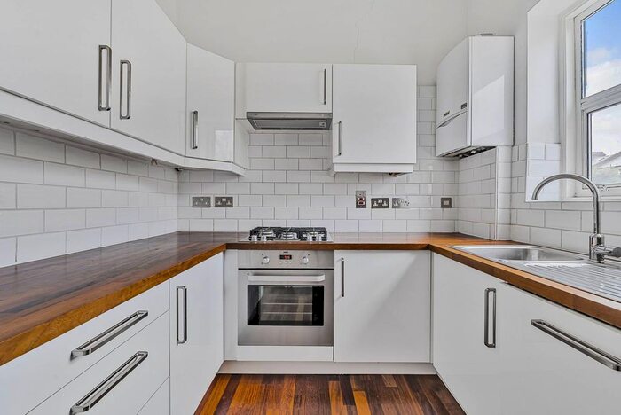 1 Bedroom Flat For Sale In Barons Court Road, Barons Court, London, W14