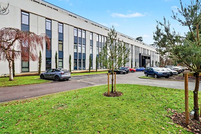 2 Bedroom Flat For Sale In Littleworth Road, Esher, KT10