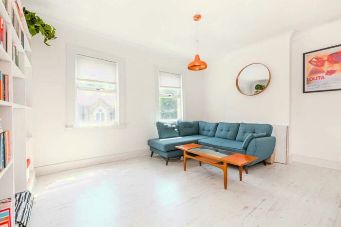 1 Bedroom Flat To Rent In Russell Road, , Bounds Green, London, N13