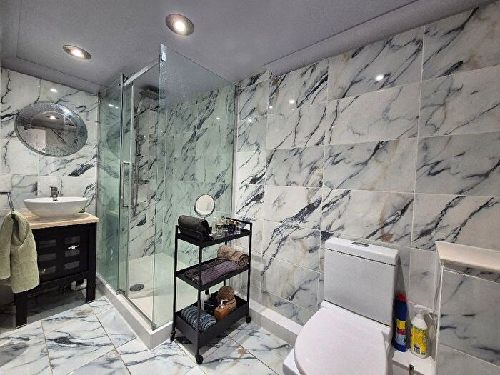 1 Bedroom Flat For Sale In Magdalen Street, Exeter, EX2