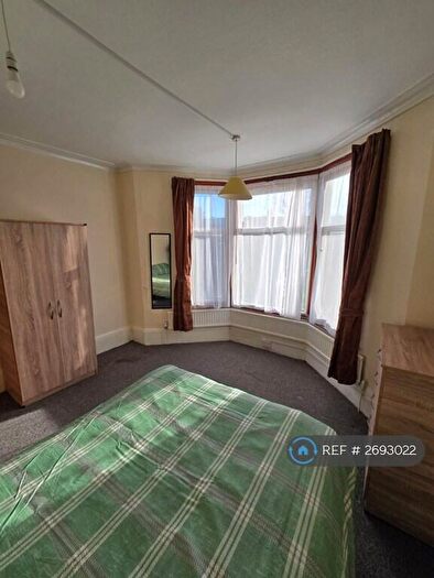 5 Bedroom Semi-Detached House To Rent In Berkshire Gardens, London, N13