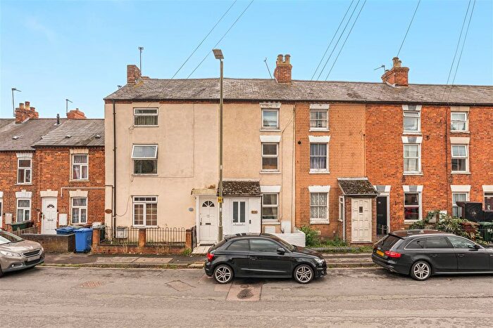 3 Bedroom Terraced House For Sale In Causeway, Banbury, OX16
