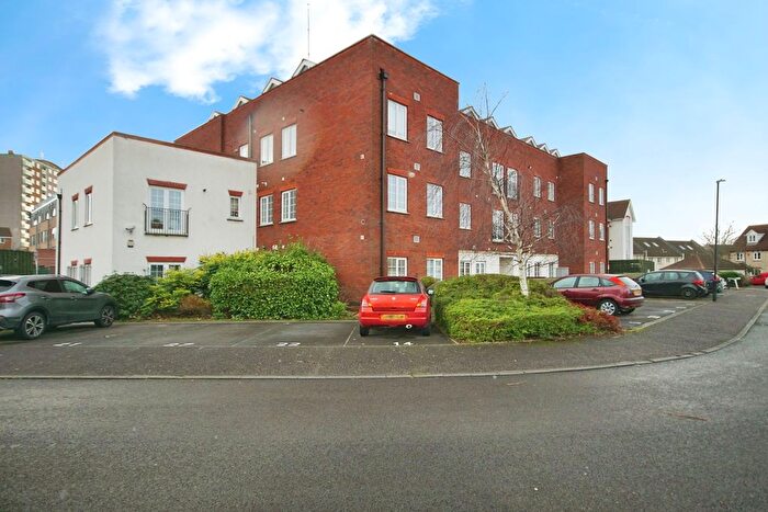 2 Bedroom Flat For Sale In Parade Court, Bristol, Avon, BS5