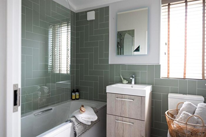 2 Bedroom Park Home For Sale In Lillybrook Estate, Lyneham, Chippenham, SN15