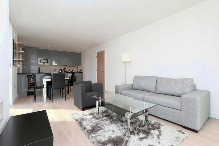 2 Bedroom Flat To Rent In Devan Grove, London, N4