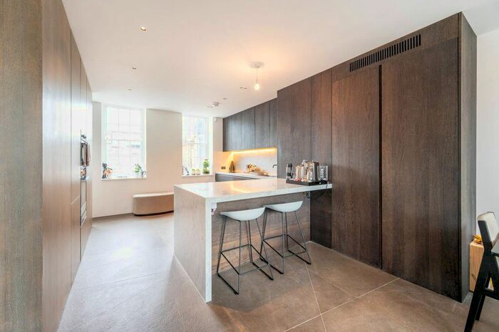 3 Bedroom Flat To Rent In Bolsover Street, Marylebone, London, W1W