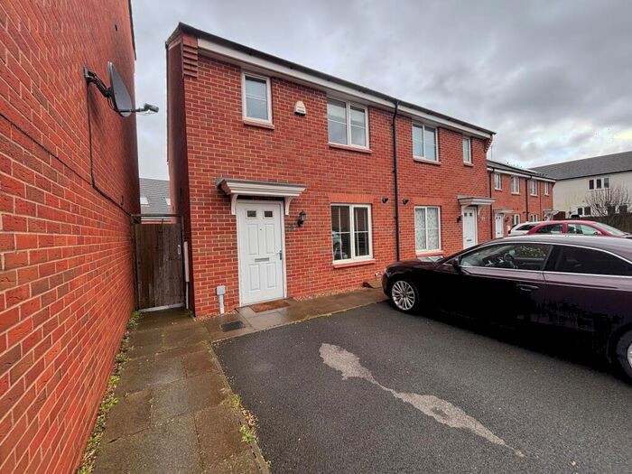 3 Bedroom House To Rent In Twist Court, Rugby, CV21
