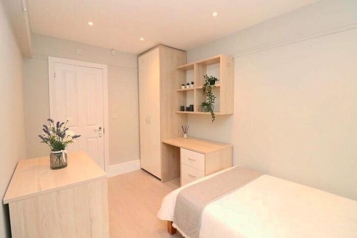 5 Bedroom Property To Rent In Spear Road, Southampton, SO14