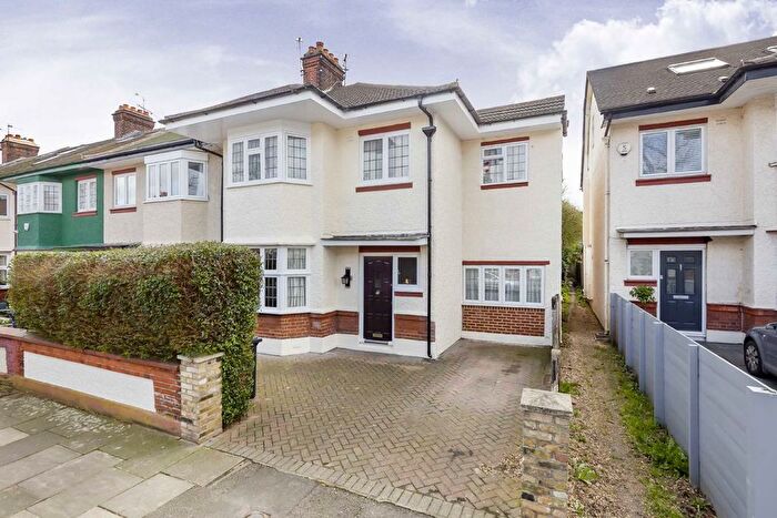 Studio To Rent In Niagara Avenue, London, W5