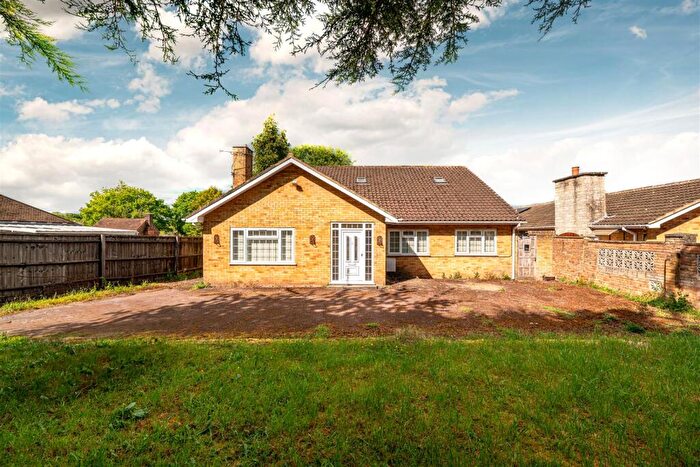 7 Bedroom Detached House For Sale In Wycombe Road, Studley Green, HP14