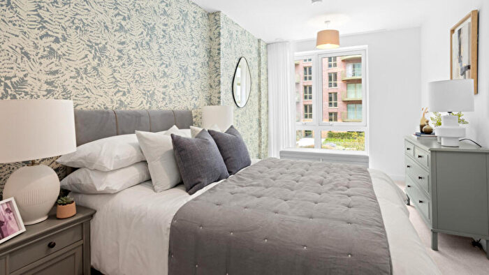3 Bedroom Apartment For Sale In Pegler Square Kidbrooke Village Greenwich, London, SE3