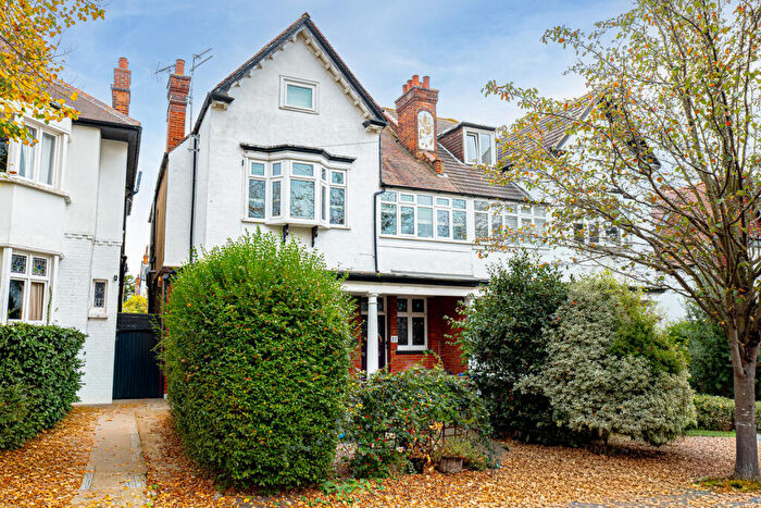 2 Bedroom Flat For Sale In Ailsa Road, Westcliff-on-sea, SS0