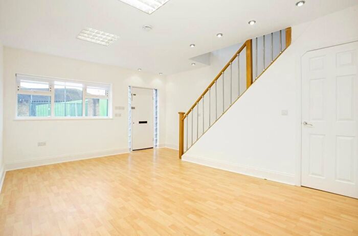 1 Bedroom Detached House To Rent In Rosemont Avenue, London, N12