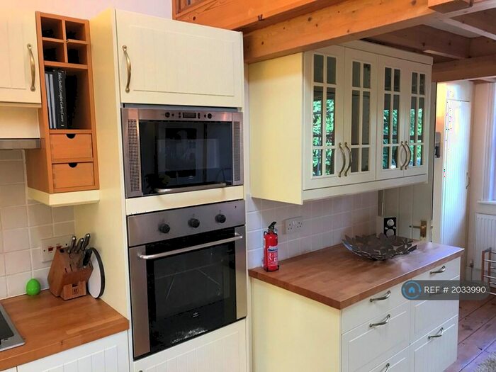 1 Bedroom Bungalow To Rent In The Street, Mortimer Common, Reading, RG7