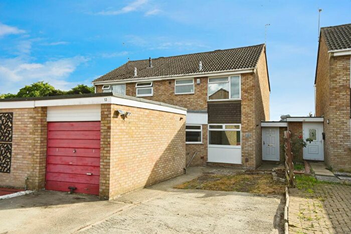 3 Bedroom Semi-Detached House For Sale In Harrow Close, Swindon, SN3