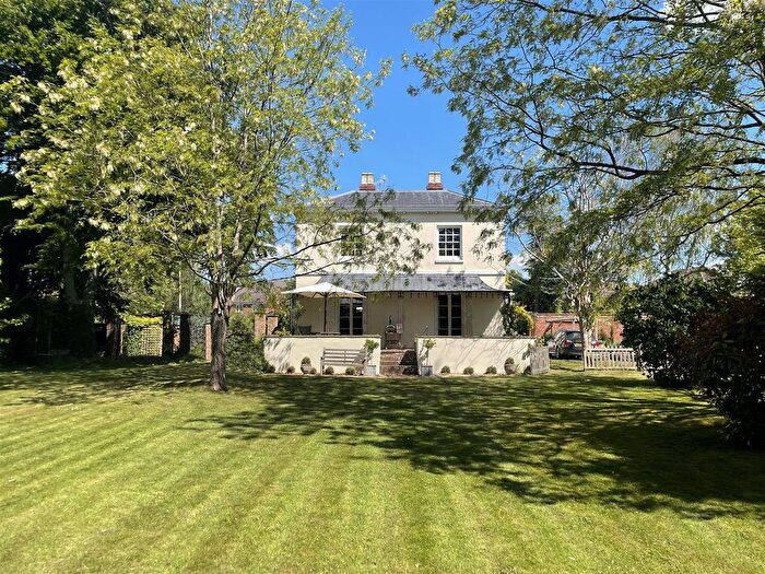 4 Bedroom Semi Detached House For Sale In Bristol Road, Stonehouse, GL10