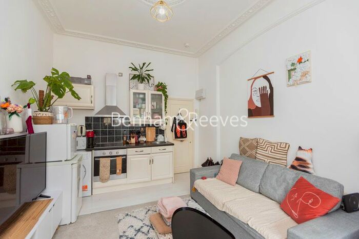 1 Bedroom Flat To Rent In Gwendwr Road, Hammersmith, W14