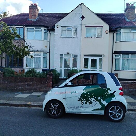 3 Bedroom Terraced House To Rent In Lyndhurst Road, Greenford, UB6