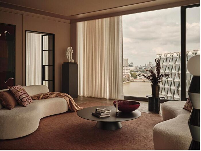 4 Bedroom Penthouse For Sale In Ambassador Building, Embassy Gardens, London, SW11