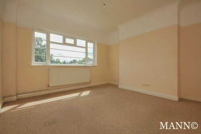 2 Bedroom Flat To Rent In New Park Road, London, SW2