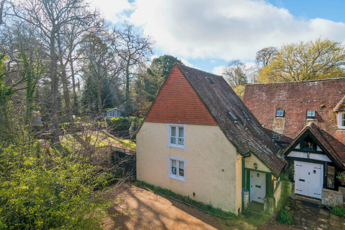 2 Bedroom Semi-Detached House For Sale In School Hill, Farnham, GU10