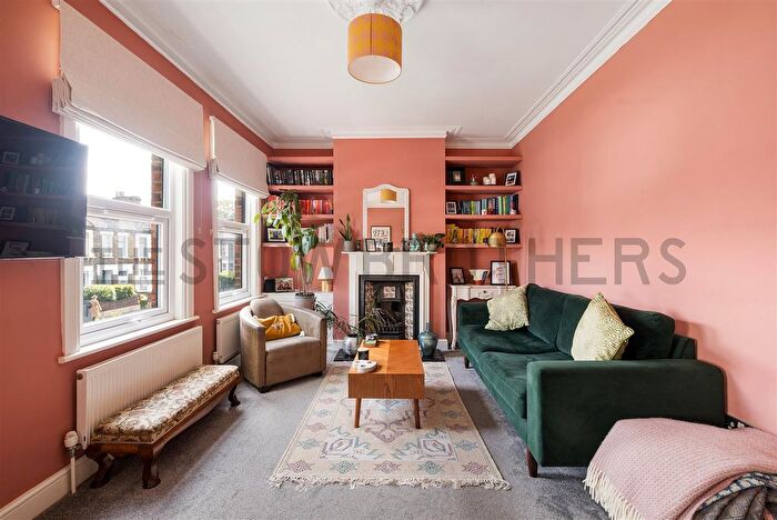 2 Bedroom Flat To Rent In Markhouse Road, London, E17