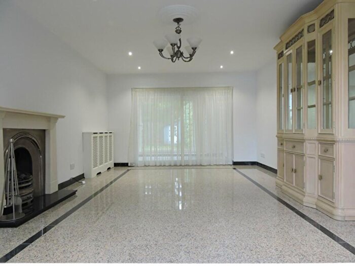 3 Bedroom Semi-Detached House To Rent In Mansfield Avenue, Barnet, EN4